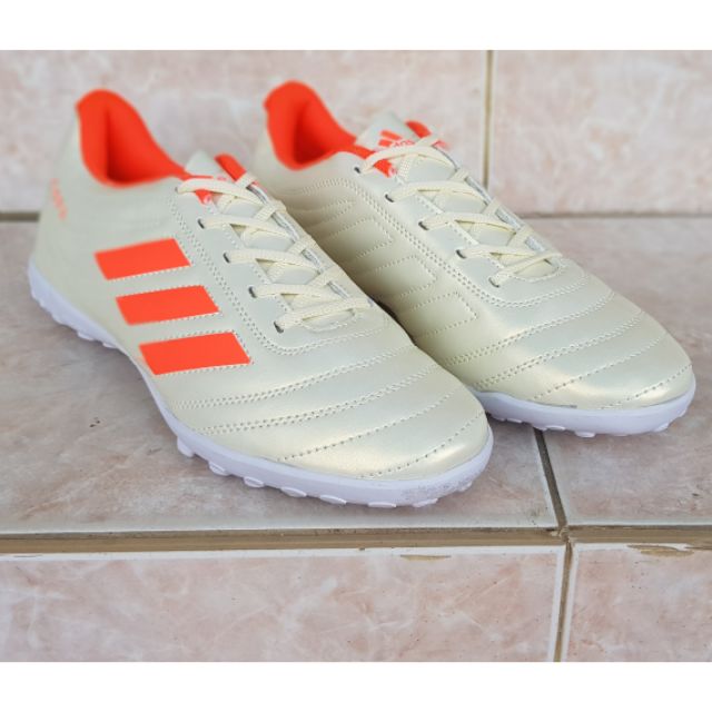 Giày đá bóng + kèm đôi tất