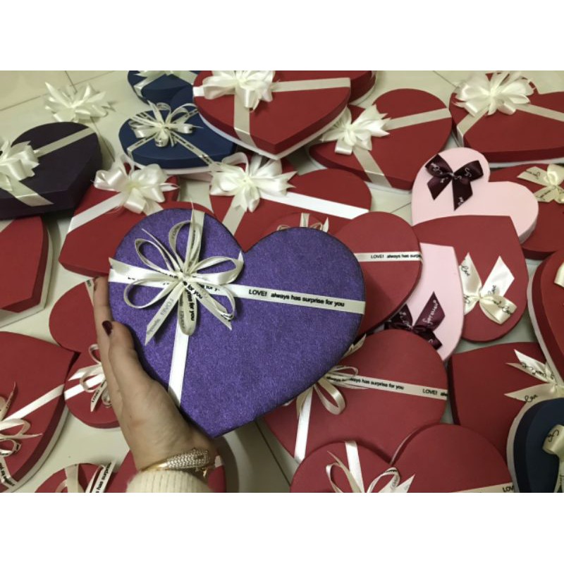 Vỏ hộp đựng quà , socola valentine 20cm cao 3cm