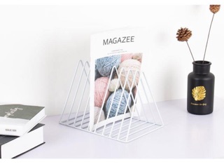 Kệ sách tam giác để bàn