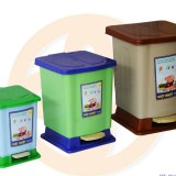 Bật rác nhựa