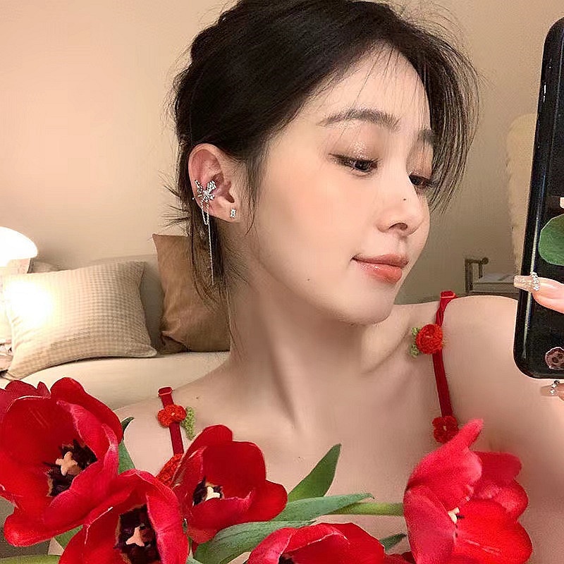 Đôi Bông Tai Dáng Dài Họa Tiết Bướm Thời Trang Hàn Quốc Cho Nữ
