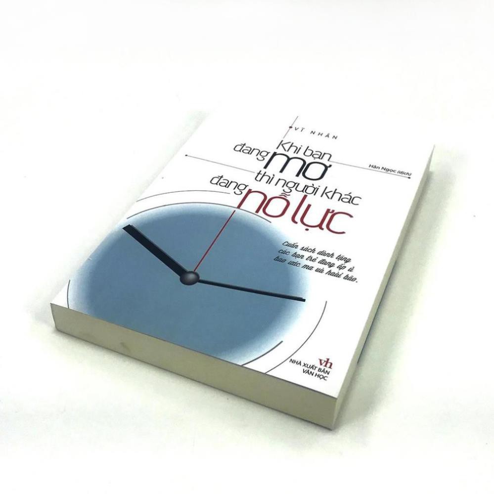 Sách - Khi bạn đang mơ thì người khác đang nỗ lực [Minh Long]