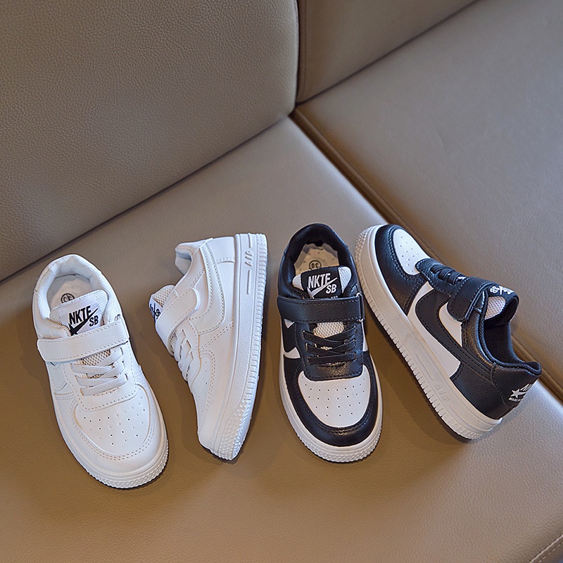 Giày thể thao màu trắng/ đen dễ thương có quai gai dán thời trang mùa xuân cho trẻ em size 26-37