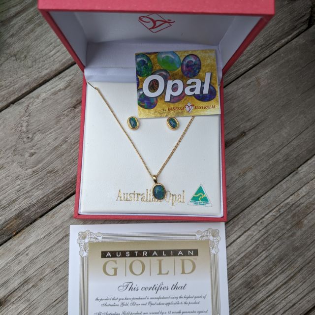 Bộ trang sức Opal vàng 24k kiểm định của Australia