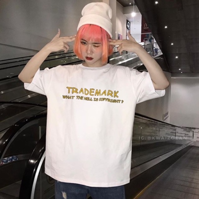 Áo thun in trái đất vàng TRADEMARK