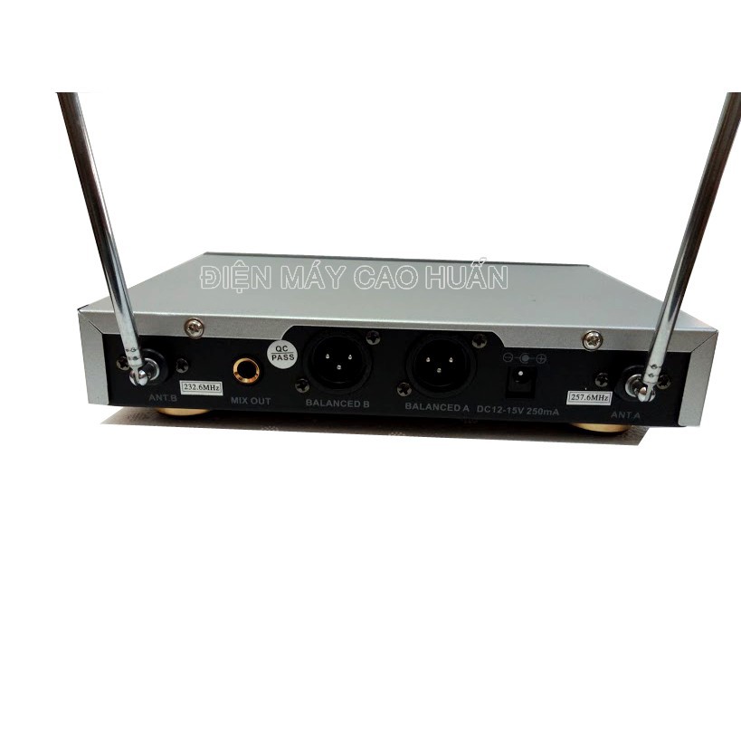 SIÊU RẺ--Micro Boss TM 777 Không Dây 2 Người Đeo Tai  Cài Cổ Áo