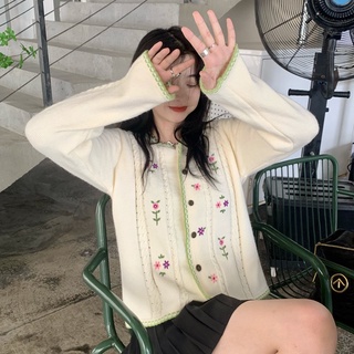 Áo Len Cổ Tròn Thêu Hoa 45935