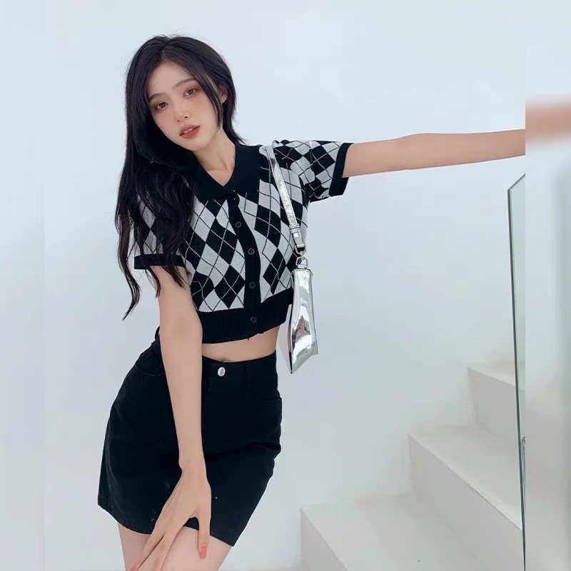 Áo Polo Croptop Kẻ Kim Cương Nữ Ngắn Tay Hot Trend