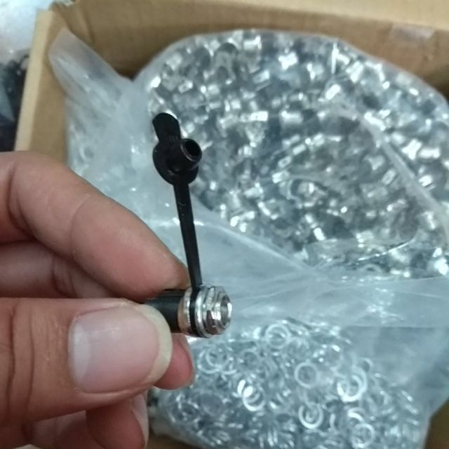 Đầu jack cái 5521 có mũ bảo vệ dùng gắn sạc cho hộp pin khoan/vit