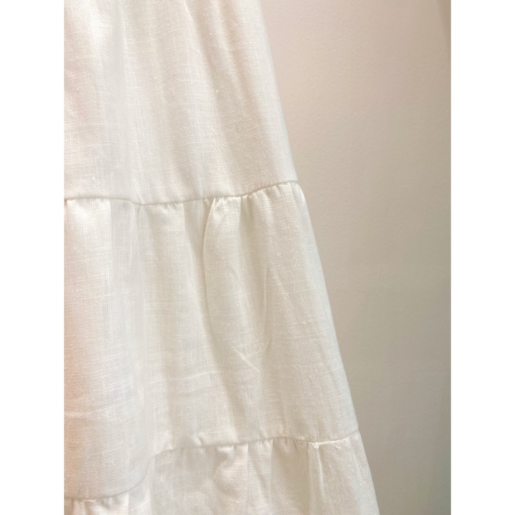 Đầm linen trắng lala dress chéo lưng lalalune cho mẹ và bé 3-7 tuổi.