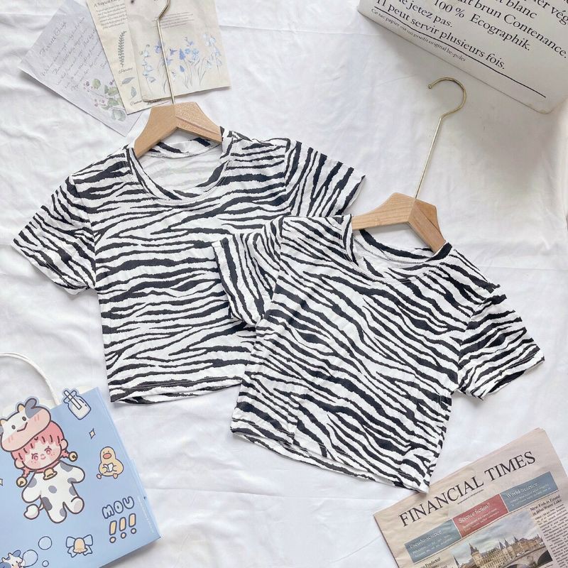 Áo croptop form ôm in họa tiết ngựa vằng