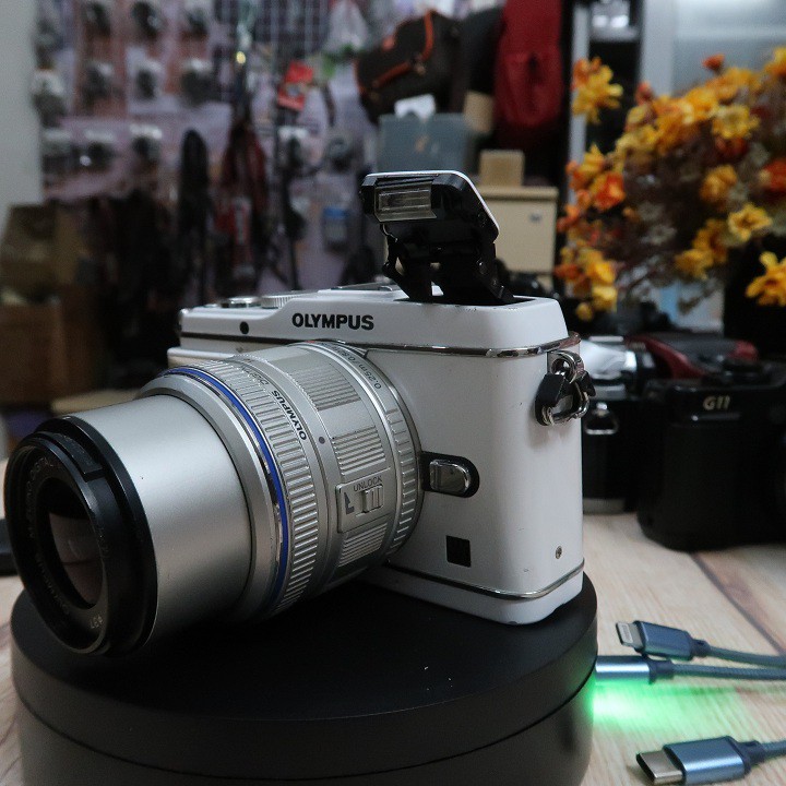 Máy ảnh Olympus Pen E-P3 kèm ống kính 14-42 quay, chụp tốt