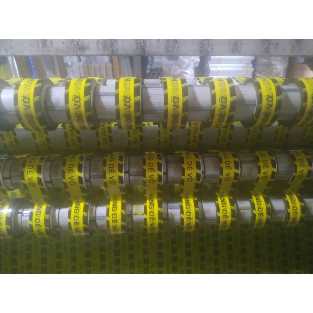 Băng keo HÀNG DỄ VỠ (CHỈ CÓ CHỮ) MÀU VÀNG 1 CÂY (6 CUỘN)