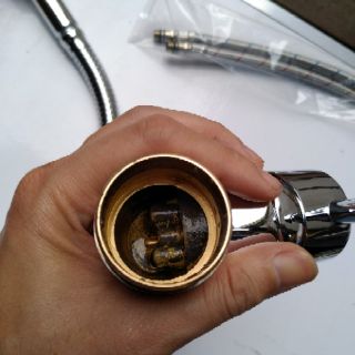 Vòi rửa bát inax thân đồng cần mềm