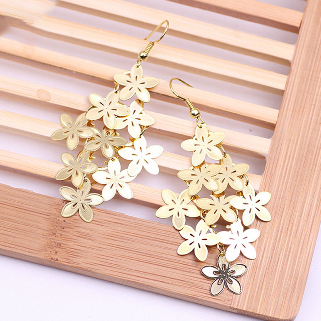 Khuyên tai dáng dài thiết kế hoa nhỏ cực duyên dáng