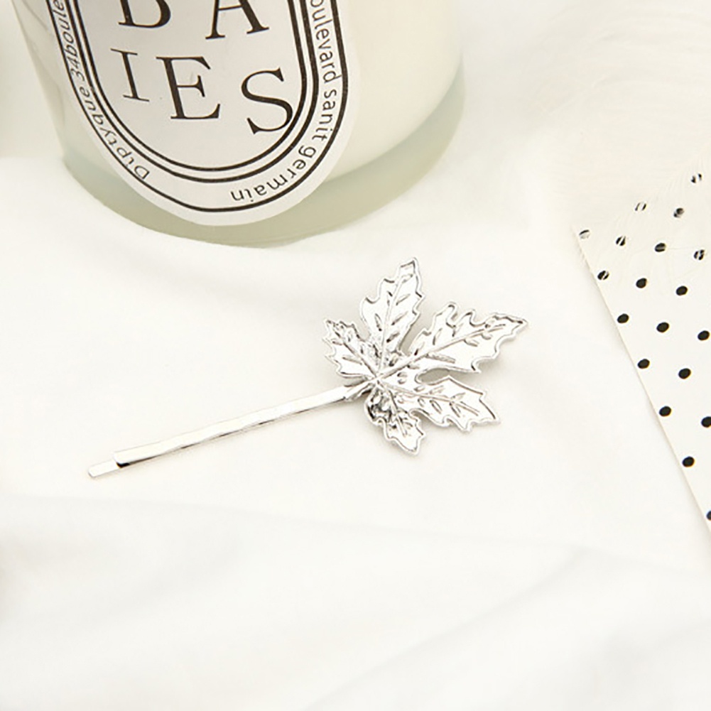 Set 2 kẹp tóc hình lá phong dễ thương