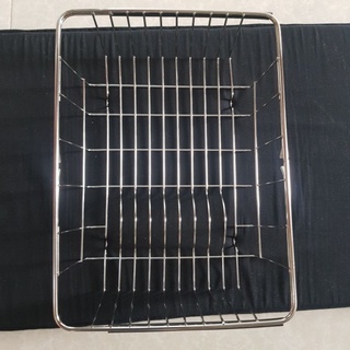 Rổ inox 304 đặt trên chậu rửa bát