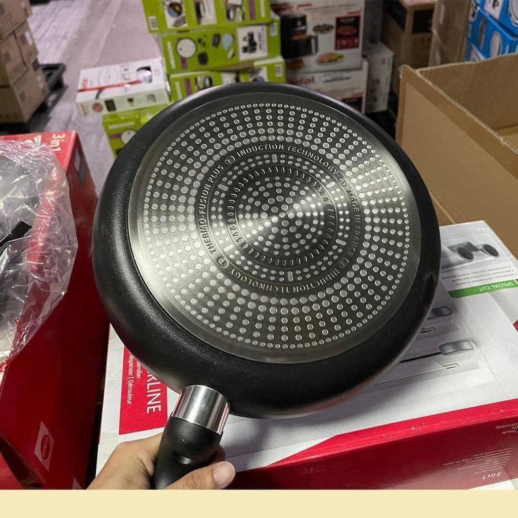 Chảo TEFAL G28906 HARD TITANIUM PRO Pfanne 28cm, chảo chuyên dụng các món rán và xào nhờ bề mặt đúc Titanium