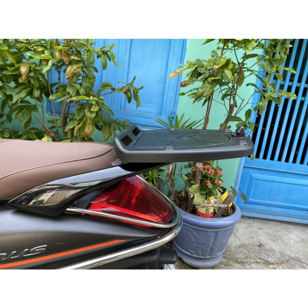 Đế đệm Givi MP60N kèm ốc gắn, đế nhựa gắn thùng givi, hàng chính hãng, mới 100%