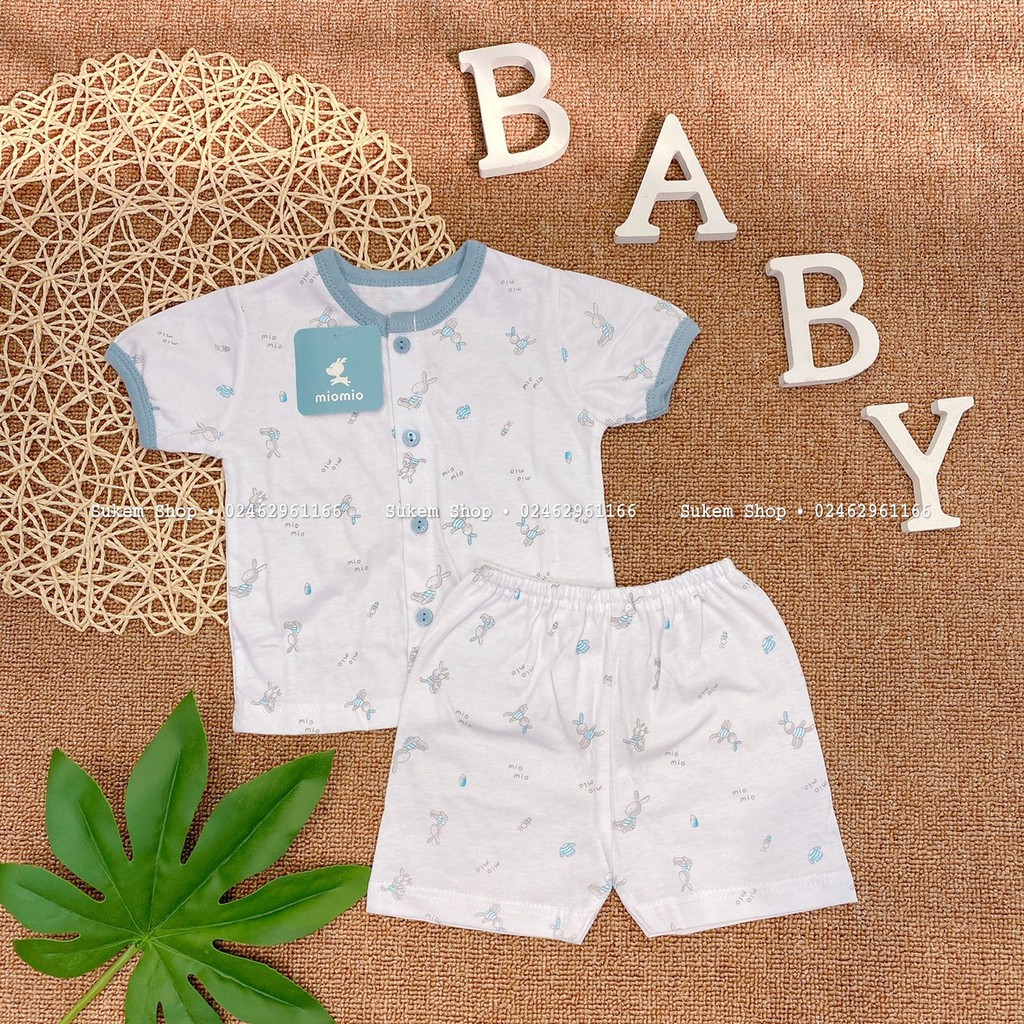 Bộ cộc tay cài thẳng Mio 2021 chất cotton mỏng cho bé từ sinh đến 6 tháng.