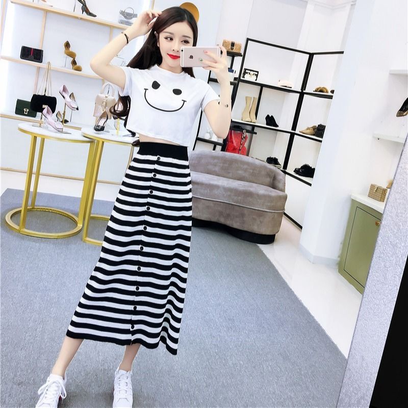 One Set Áo Thun Tay Ngắn In Hình Mặt Cười + Chân Váy Lưng Cao Kẻ Sọc Thời Trang 8.6