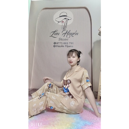 Đồ bộ pijama tay ngắn quần dài hình gấu nâu lụa latin | BigBuy360 - bigbuy360.vn