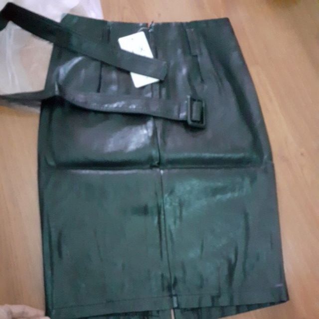 Chân váy da ôm , xẻ trước , kèm đai | BigBuy360 - bigbuy360.vn