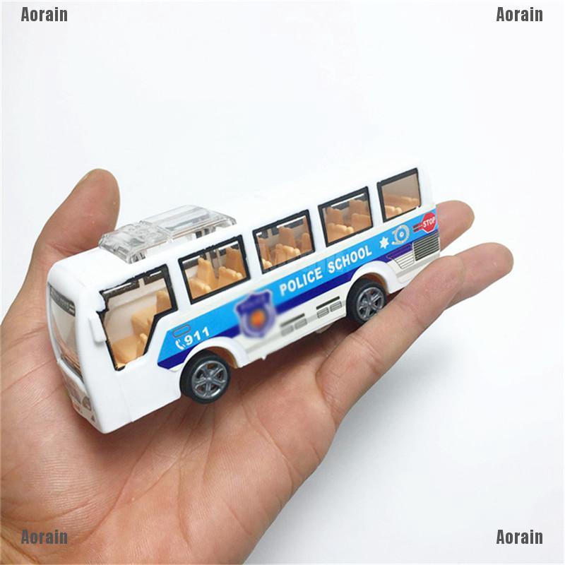 Mô Hình Xe Hơi Hành Khách Bằng Nhựa Độc Đáo Sống Động