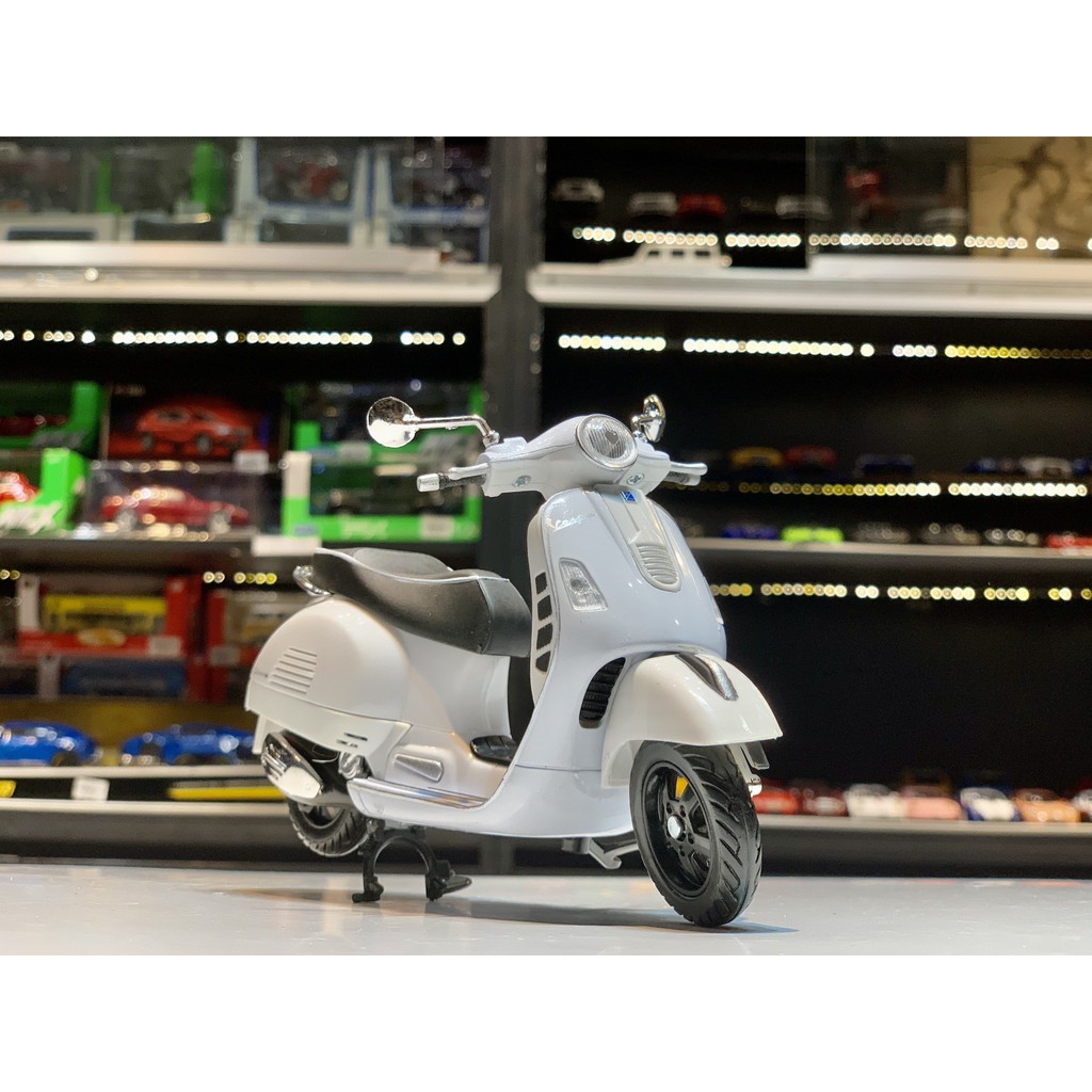 MÔ HÌNH VESPA GTS 300 SUPER 1:12 NEWRAY