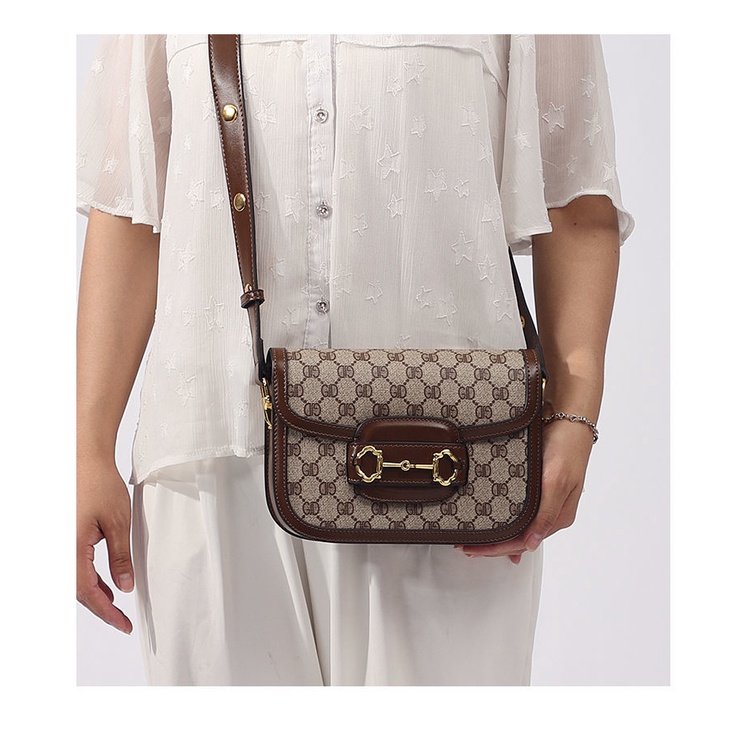 Túi đeo chéo 1 bên vai kiểu Pháp phong cách phổ biến năm 2022 cho học sinh nữ