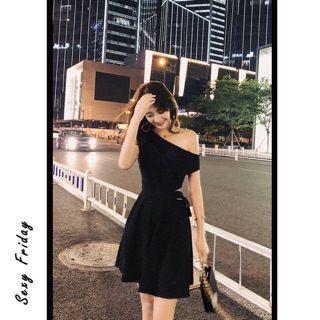 Váy lệch vai hở eo