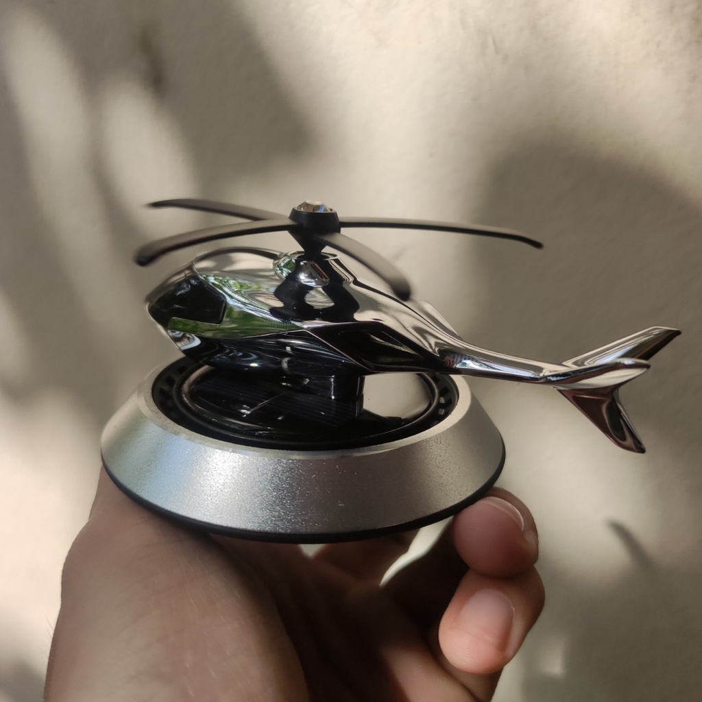 [ Kèm nước hoa ] Máy Bay Trang Trí Taplo Chạy Năng Lượng Mặt Trời Trang Trí Xe Hơi - Bàn Làm Việc