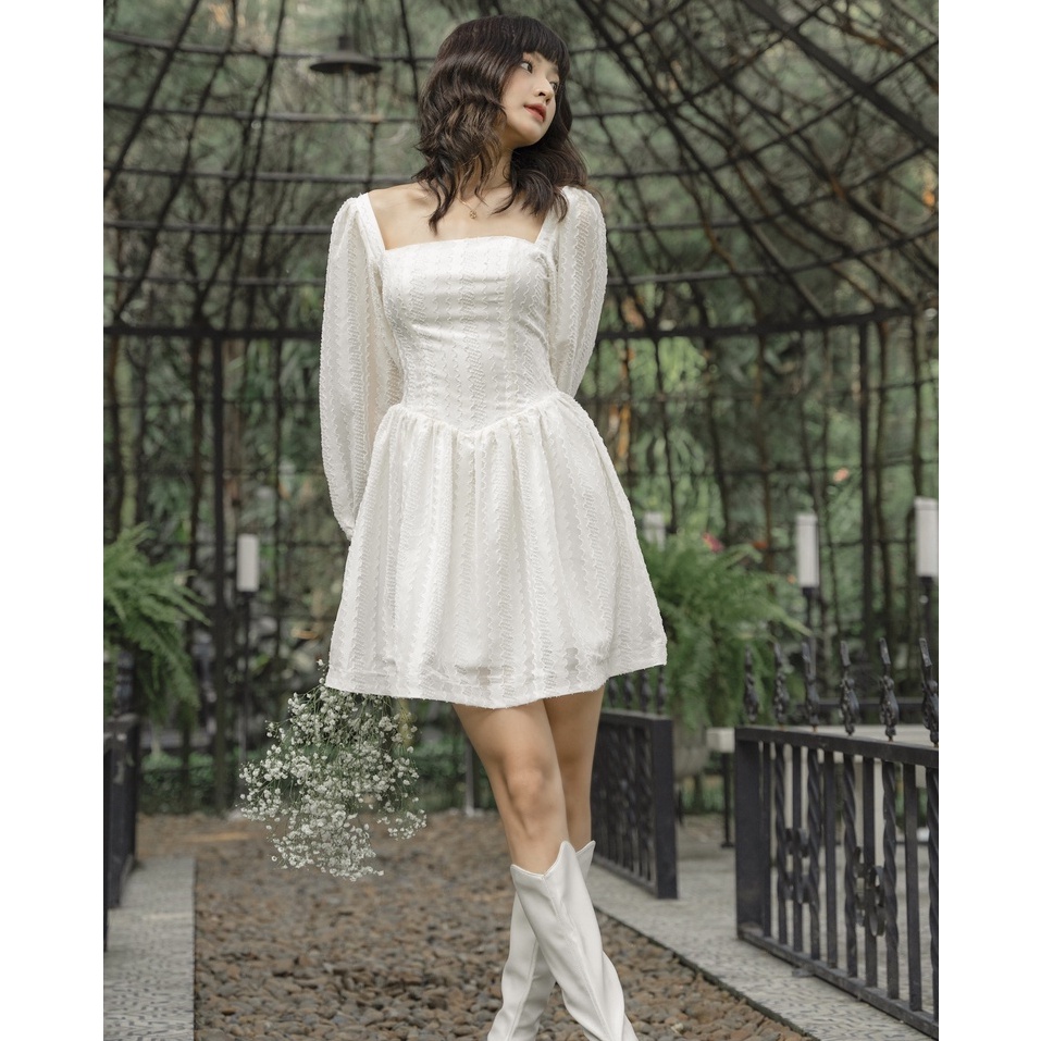 Đầm kem thêu hoạ tiết Chloe Dress