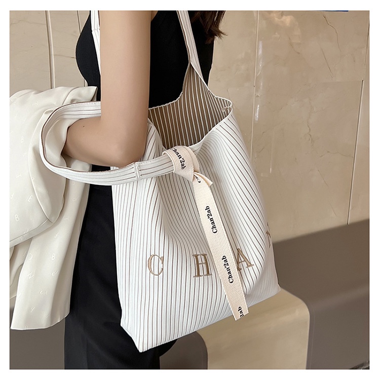 Túi xách đeo vai JASMIN NOIR vải bạt phối tua rua thời trang sành điệu dành cho nữ
