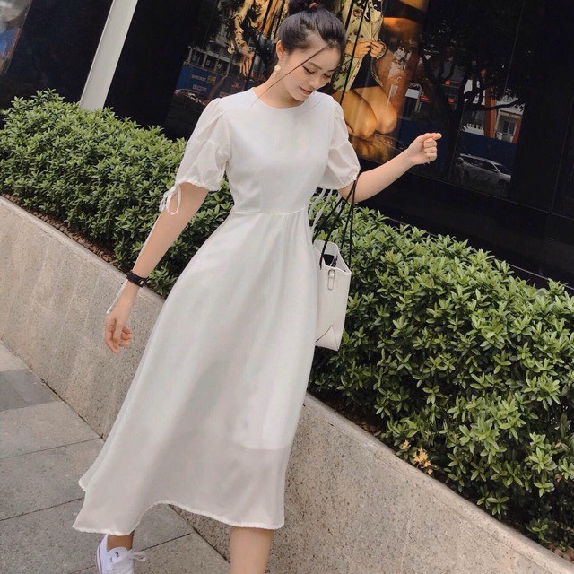 Đầm maxi trắng kín đáo ngắn tay ôm eo - Freesize - BomBom shop | BigBuy360 - bigbuy360.vn