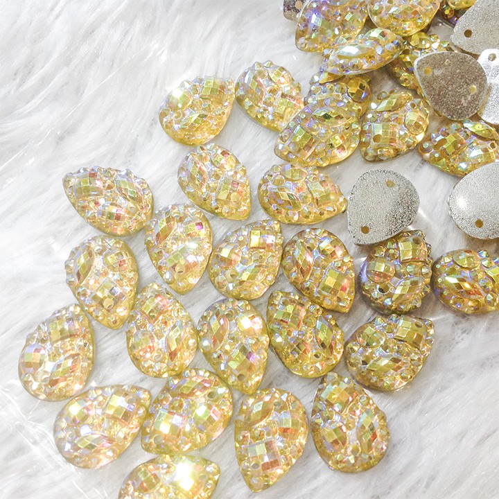 Hạt đá 3D kết áo hình giọt nước vàng lấp lánh size 1.4cm