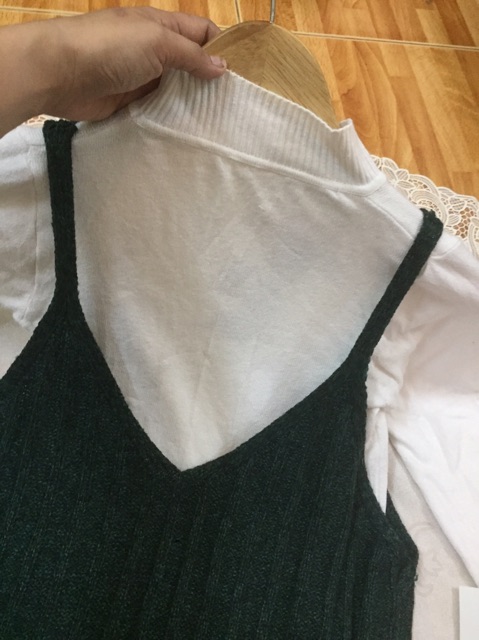 Yếm len hai dây màu xanh rêu ( k kèm áo trong)