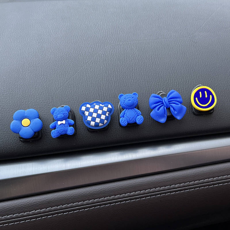 Car Hook Front Row Female Cute Co-Pilot Small Flower Multi-Function Invisible Paste Car Interior Small Car Hook car accessories uvvG