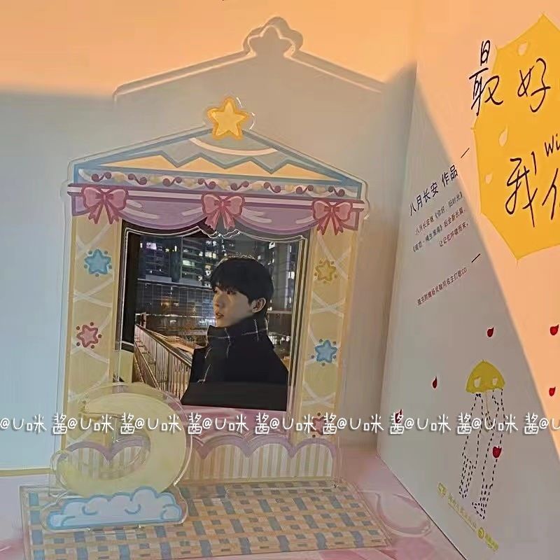 Standee đứng chứa ảnh