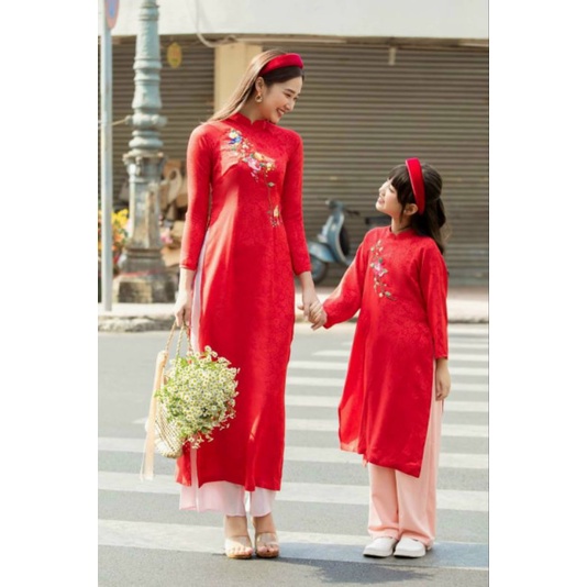 🥰 Sét áo dài đỏ tết mẹ bé đẹp thêu hoa cao cấp vải mềm co giãn nhẹ giá sỉ . hàng thiết kế