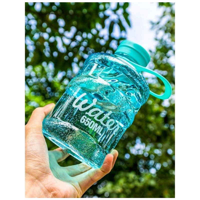 Bình đựng nước nhựa trong có quai cầm 650ml