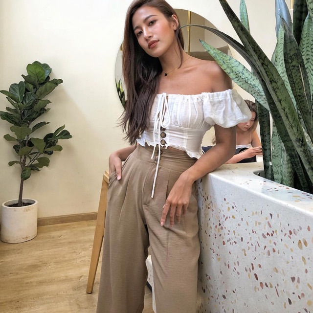 Áo Croptop Trễ Vai April Top