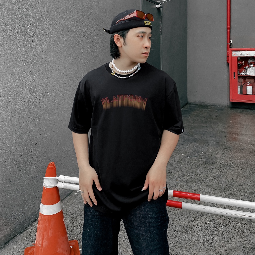 Áo Thun Màu Đen In Chữ Platform Chất Liệu 100% Cotton Form Rộng Thoải Mái Unisex Nam Nữ