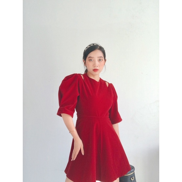 [THIẾT KẾ CAO CẤP]Váy nhung đỏ khoét ngực đỏ đen tay ngắn chữ A | BigBuy360 - bigbuy360.vn