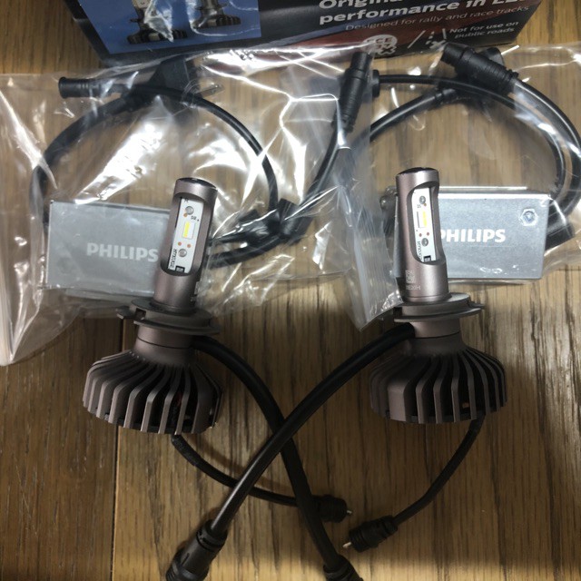 BÓNG ĐÈN Ô TÔ PHILIPS BÓNG ĐÈN XE HƠI LED H7 13V 25W 5800K ĐÈN TĂNG SÁNG 250% H7 11972XUWX2 ÁNH SÁNG TRẮNG