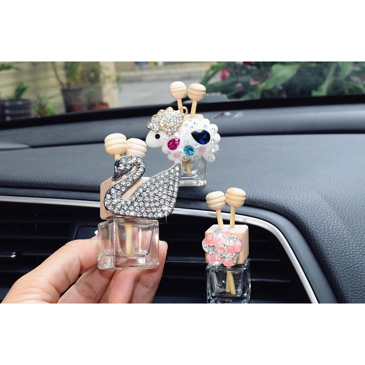Lọ đựng tinh dầu khuếch tán nước hoa ô tô cài cửa gió gắn thiên nga đính đá sang trọng - D&A Shop.