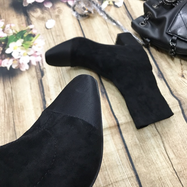 Bốt nỉ vá mũi