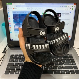 Sandal bé trai thugiay123 size 23 mắt đen