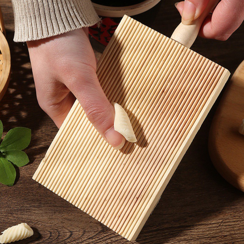 Bảng lăn bơ và mì pasta tại gia chính gốc có tay cầm bằng chất liệu gỗ dễ làm