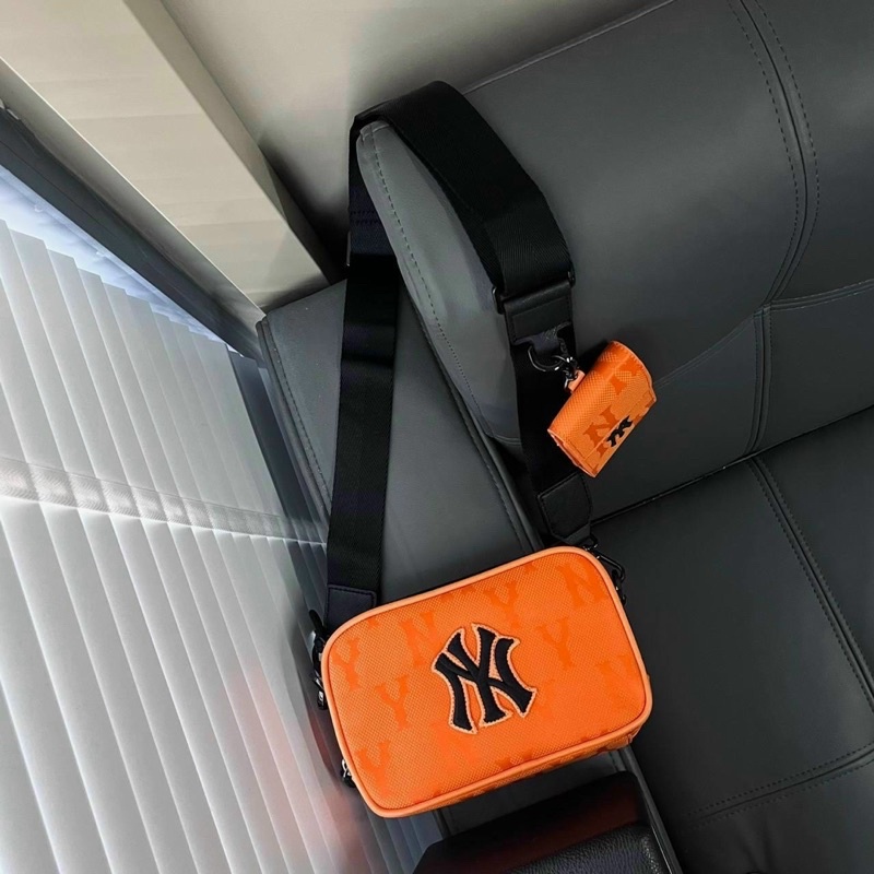 Túi đeo chéo mlb màu cam